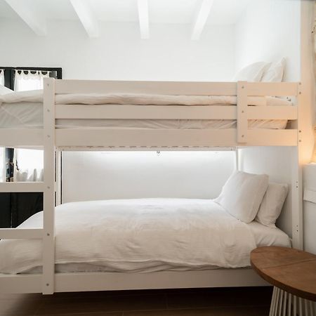 Llonga'S Hostel Ситадела Екстериор снимка