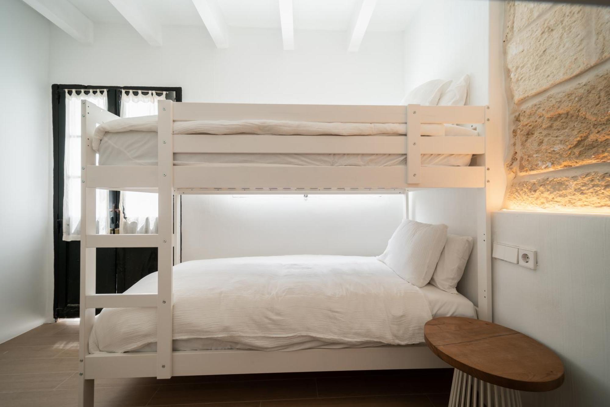Llonga'S Hostel Ситадела Екстериор снимка