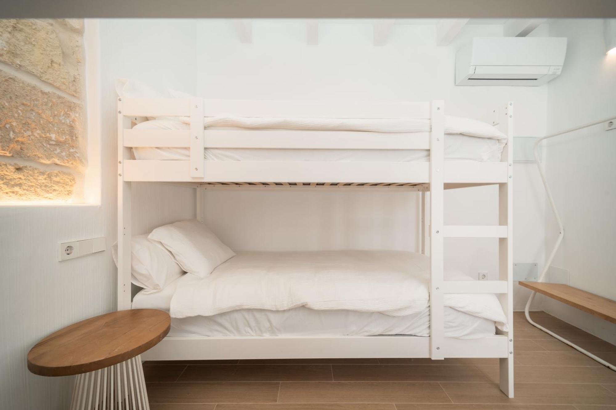 Llonga'S Hostel Ситадела Екстериор снимка