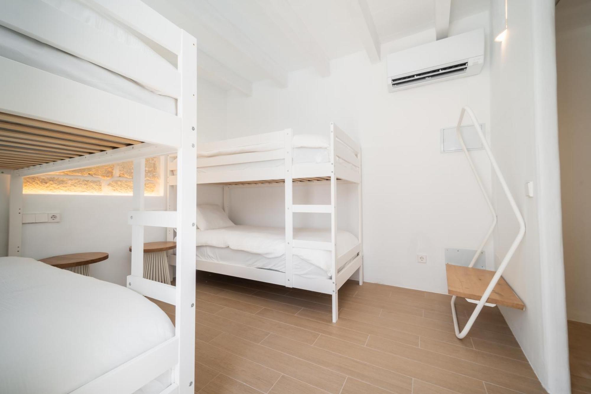 Llonga'S Hostel Ситадела Екстериор снимка
