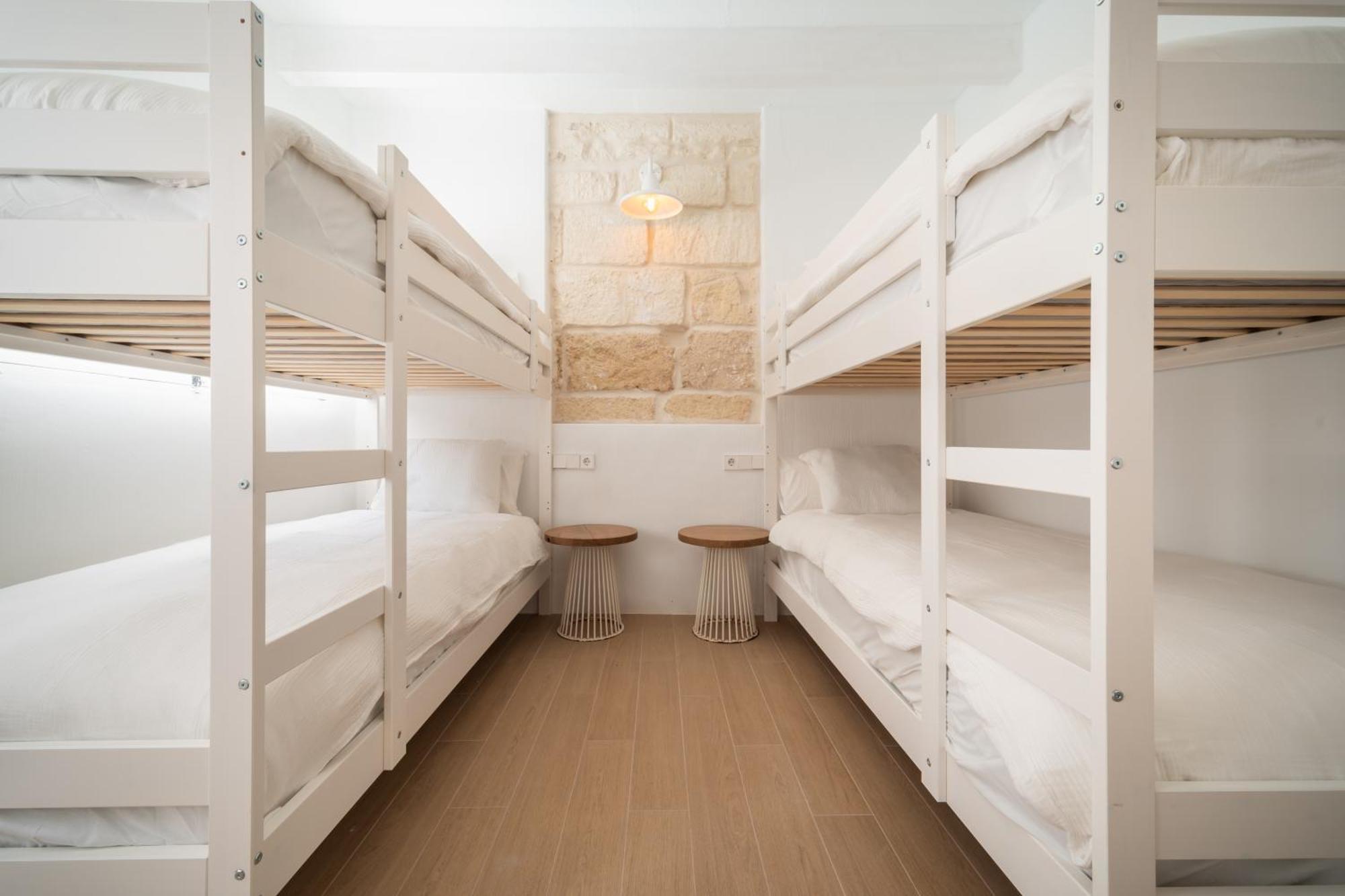 Llonga'S Hostel Ситадела Екстериор снимка