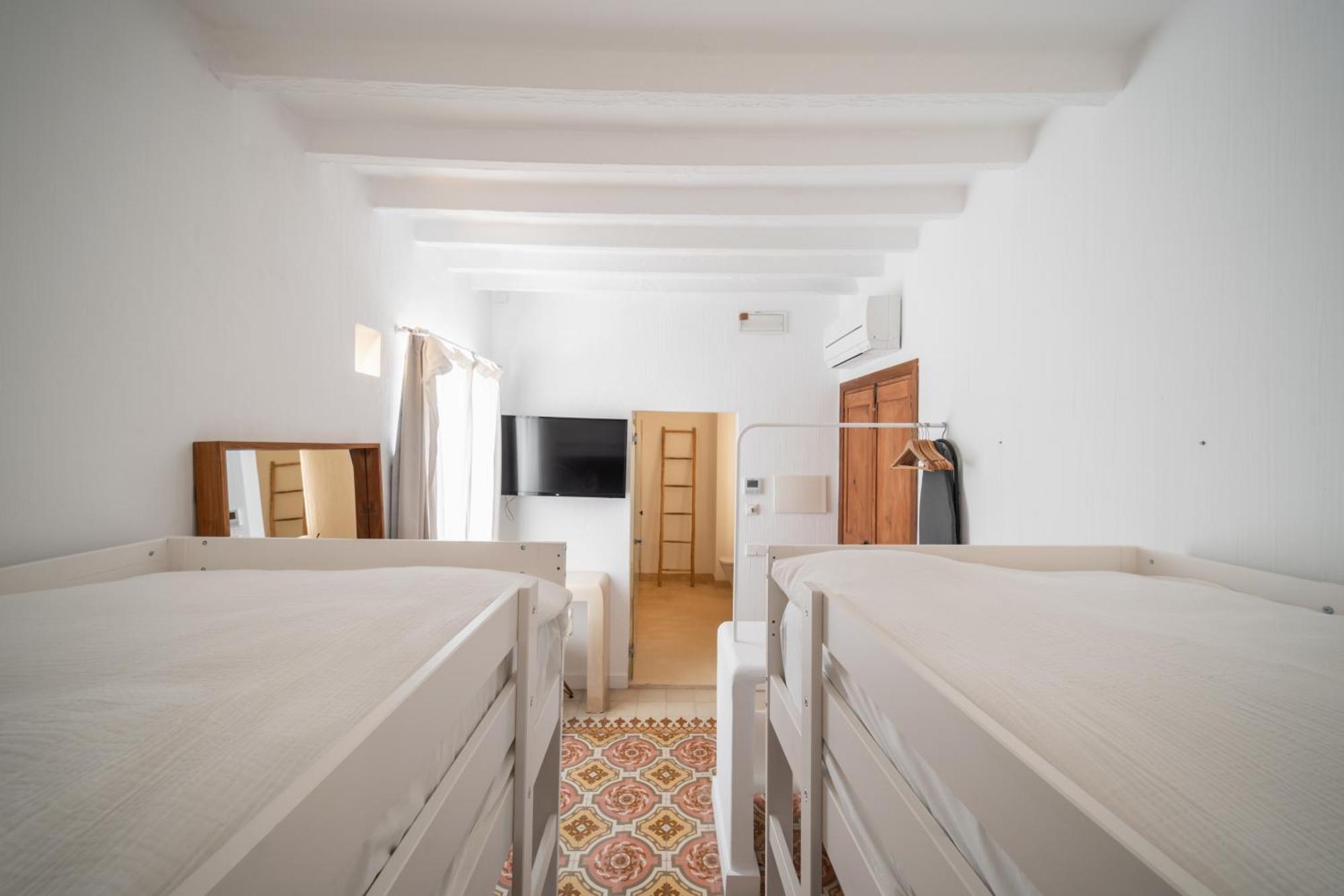 Llonga'S Hostel Ситадела Екстериор снимка