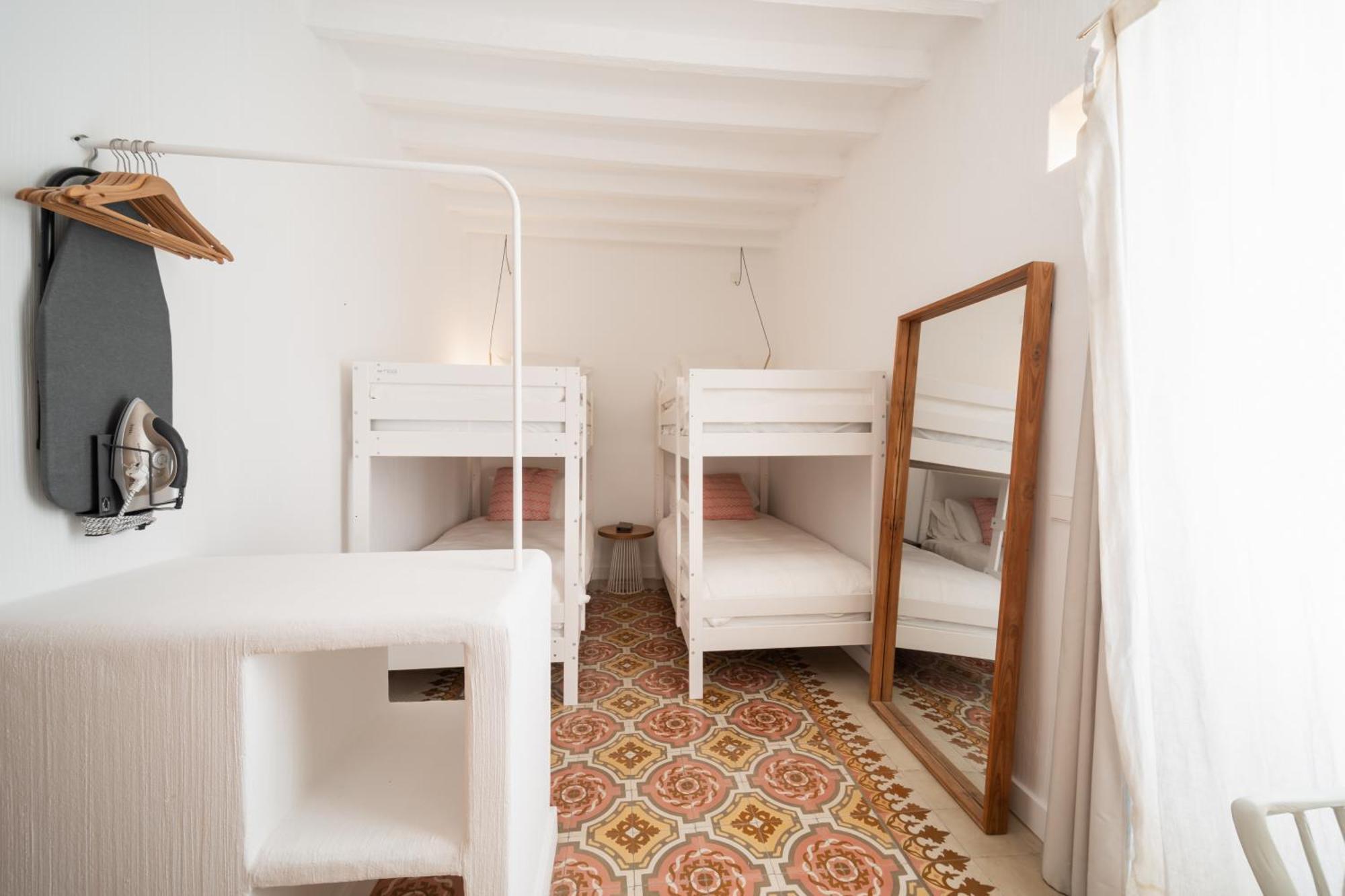 Llonga'S Hostel Ситадела Екстериор снимка