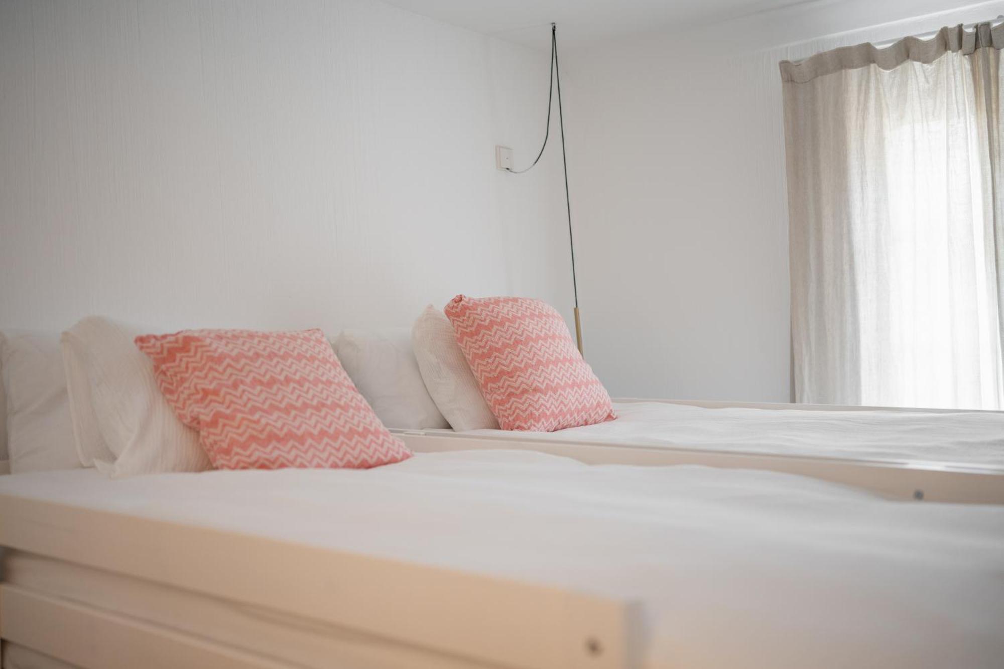 Llonga'S Hostel Ситадела Екстериор снимка