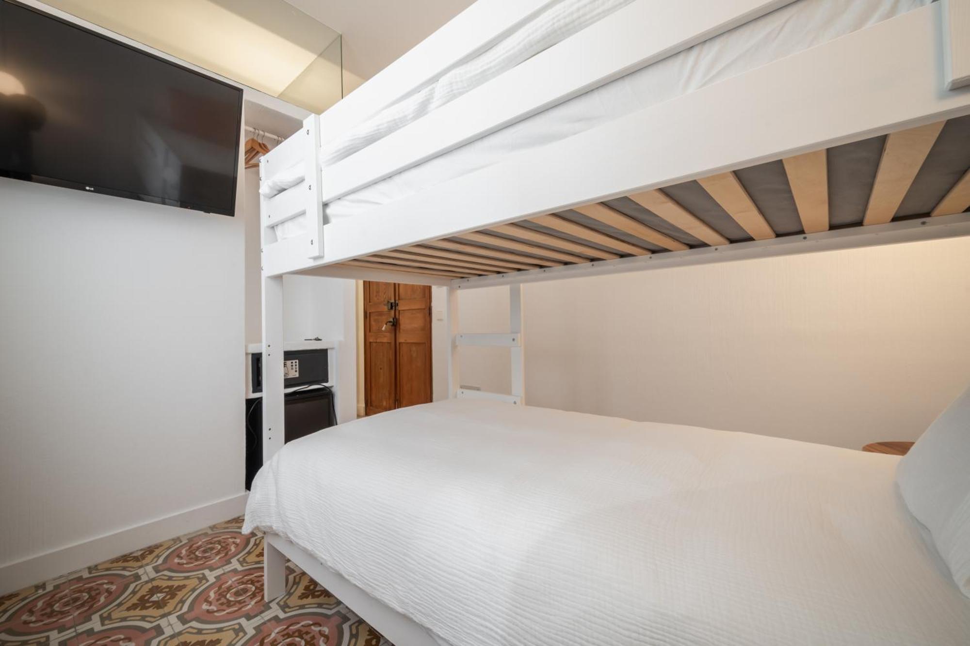 Llonga'S Hostel Ситадела Екстериор снимка