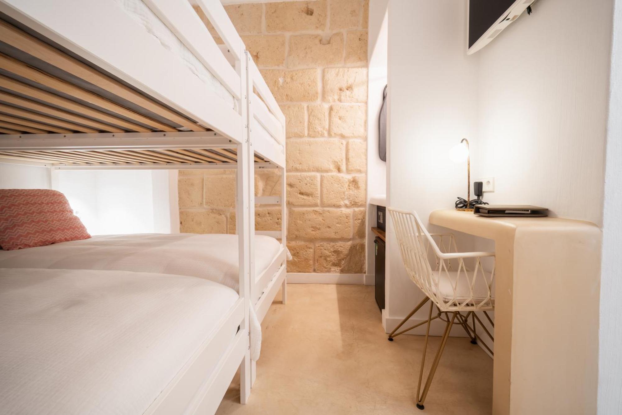 Llonga'S Hostel Ситадела Екстериор снимка
