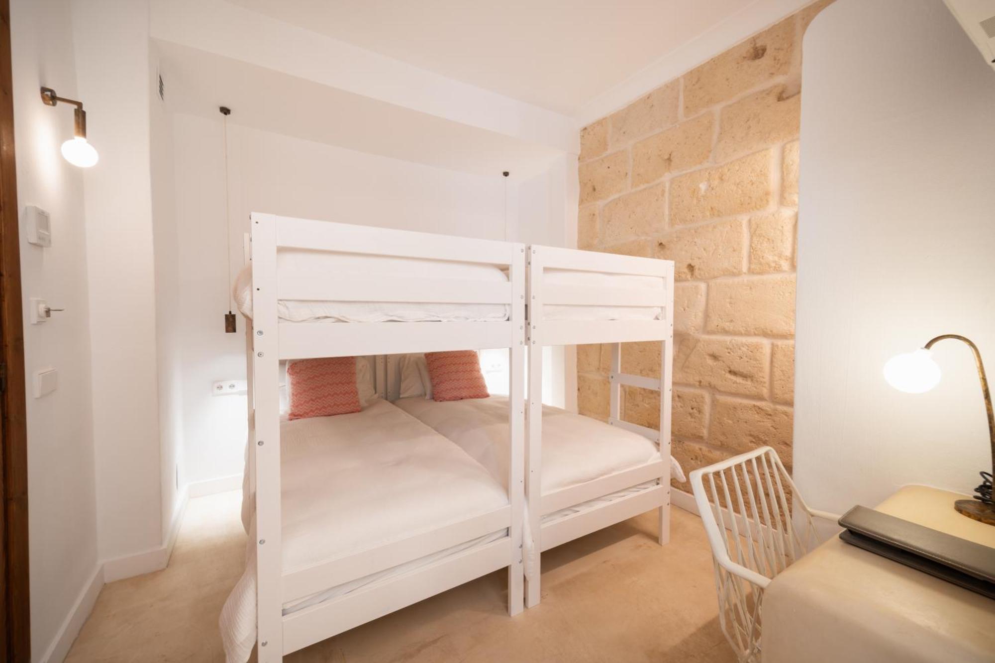 Llonga'S Hostel Ситадела Екстериор снимка