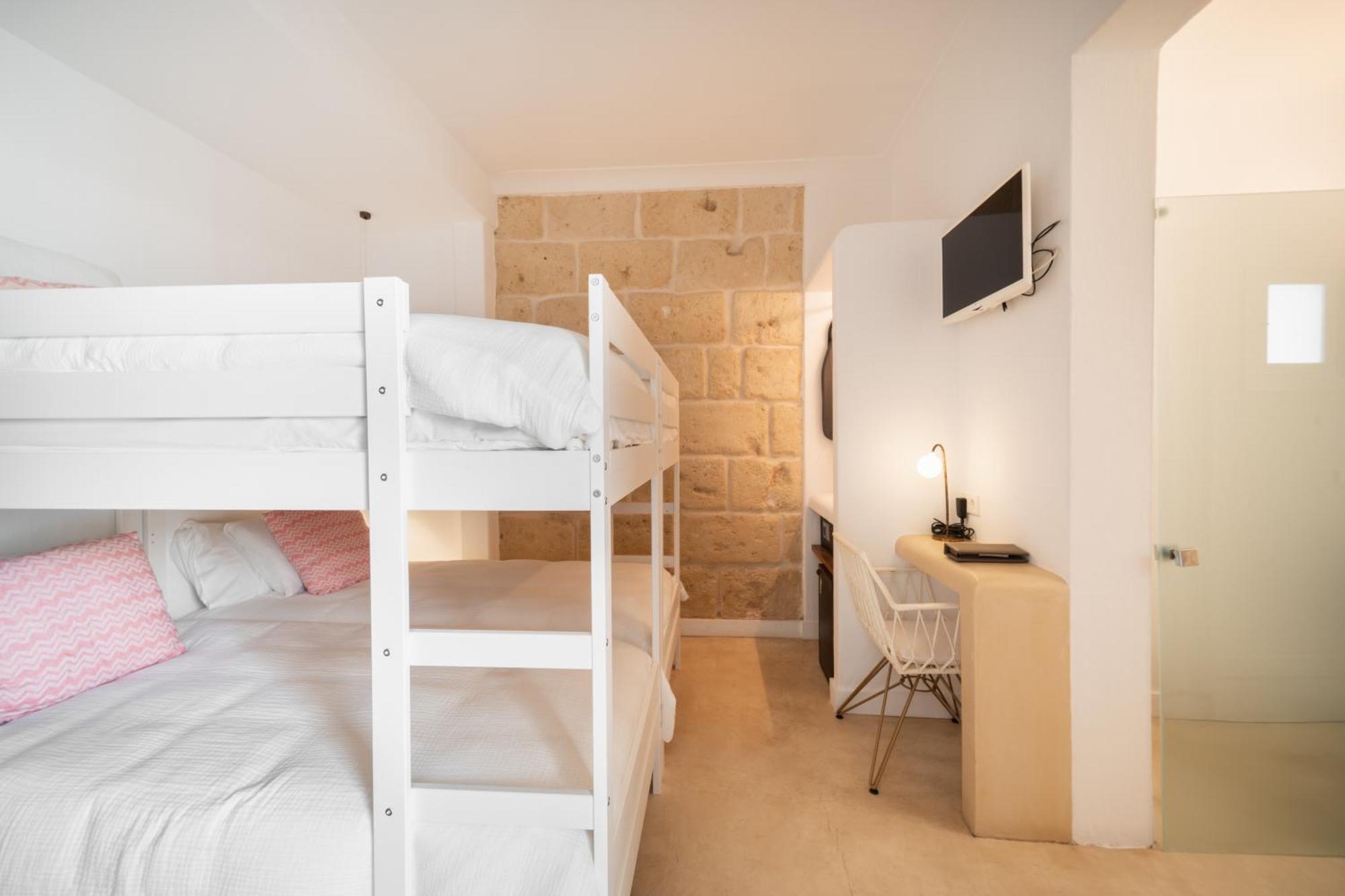Llonga'S Hostel Ситадела Екстериор снимка