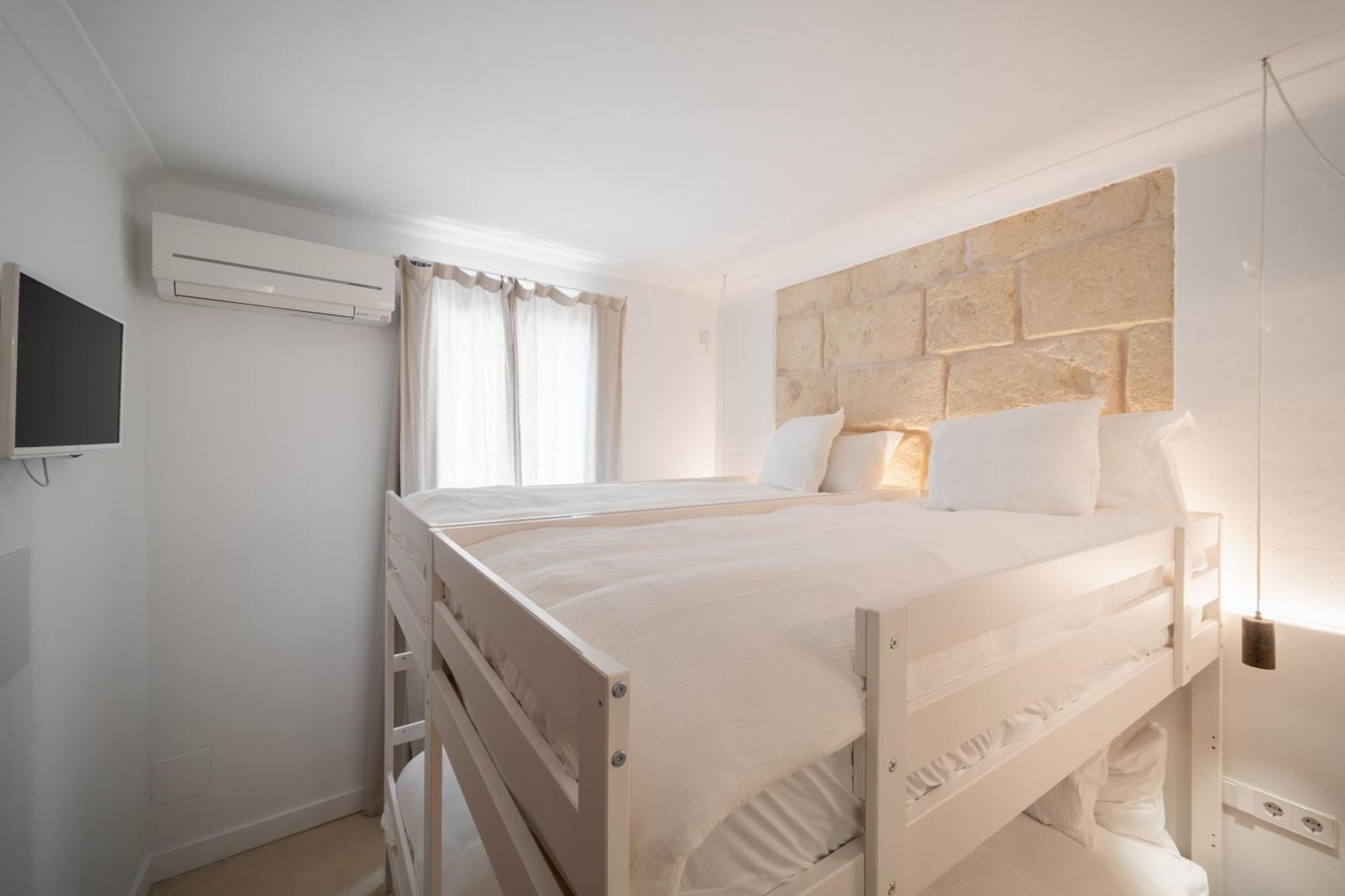 Llonga'S Hostel Ситадела Екстериор снимка