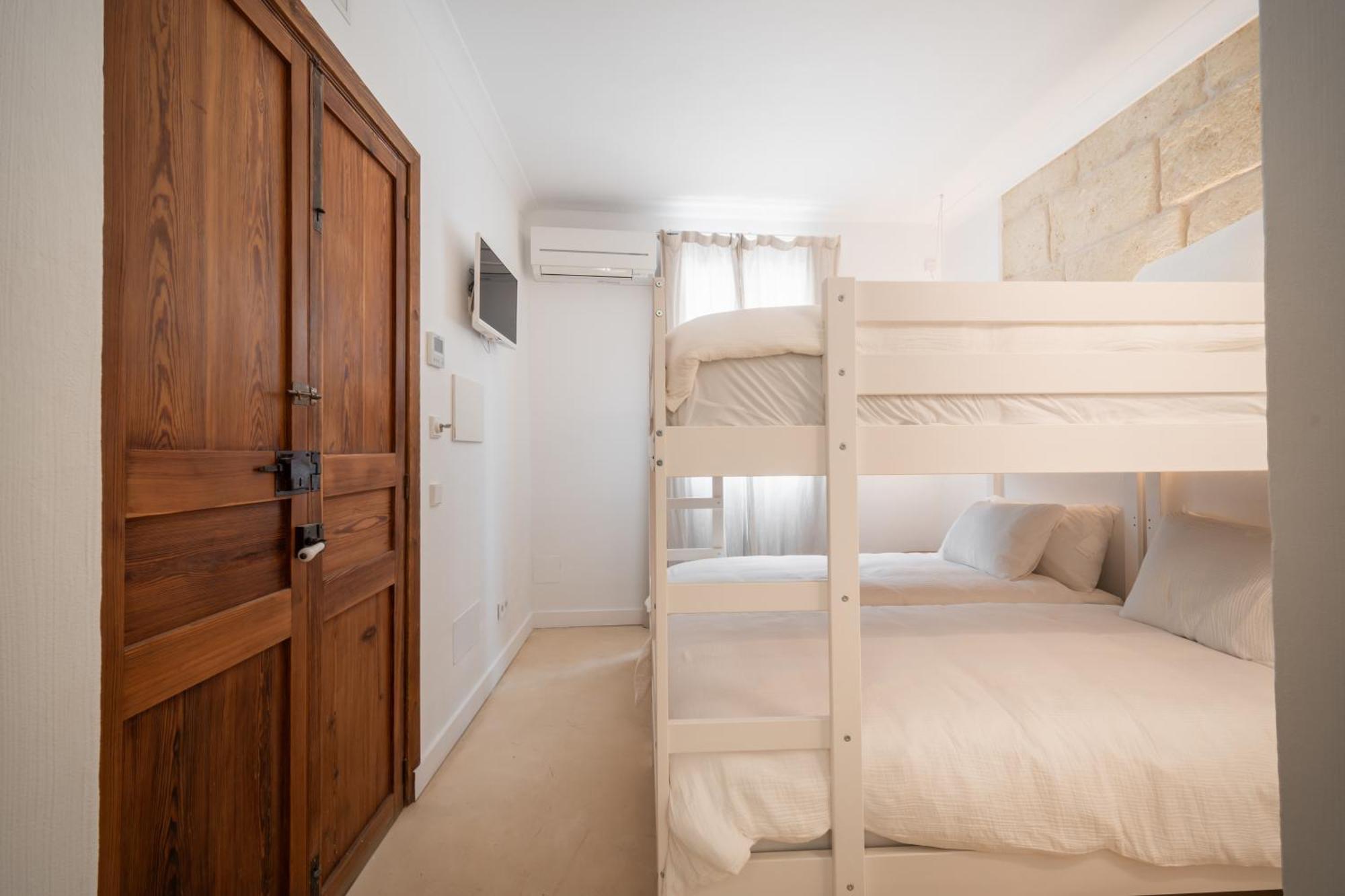 Llonga'S Hostel Ситадела Екстериор снимка