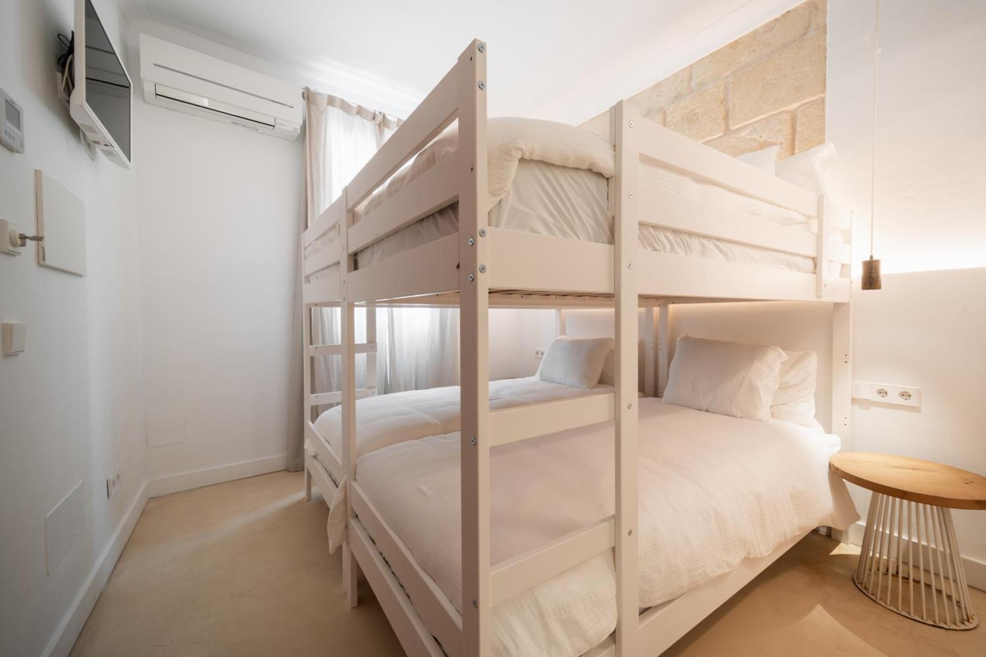 Llonga'S Hostel Ситадела Екстериор снимка