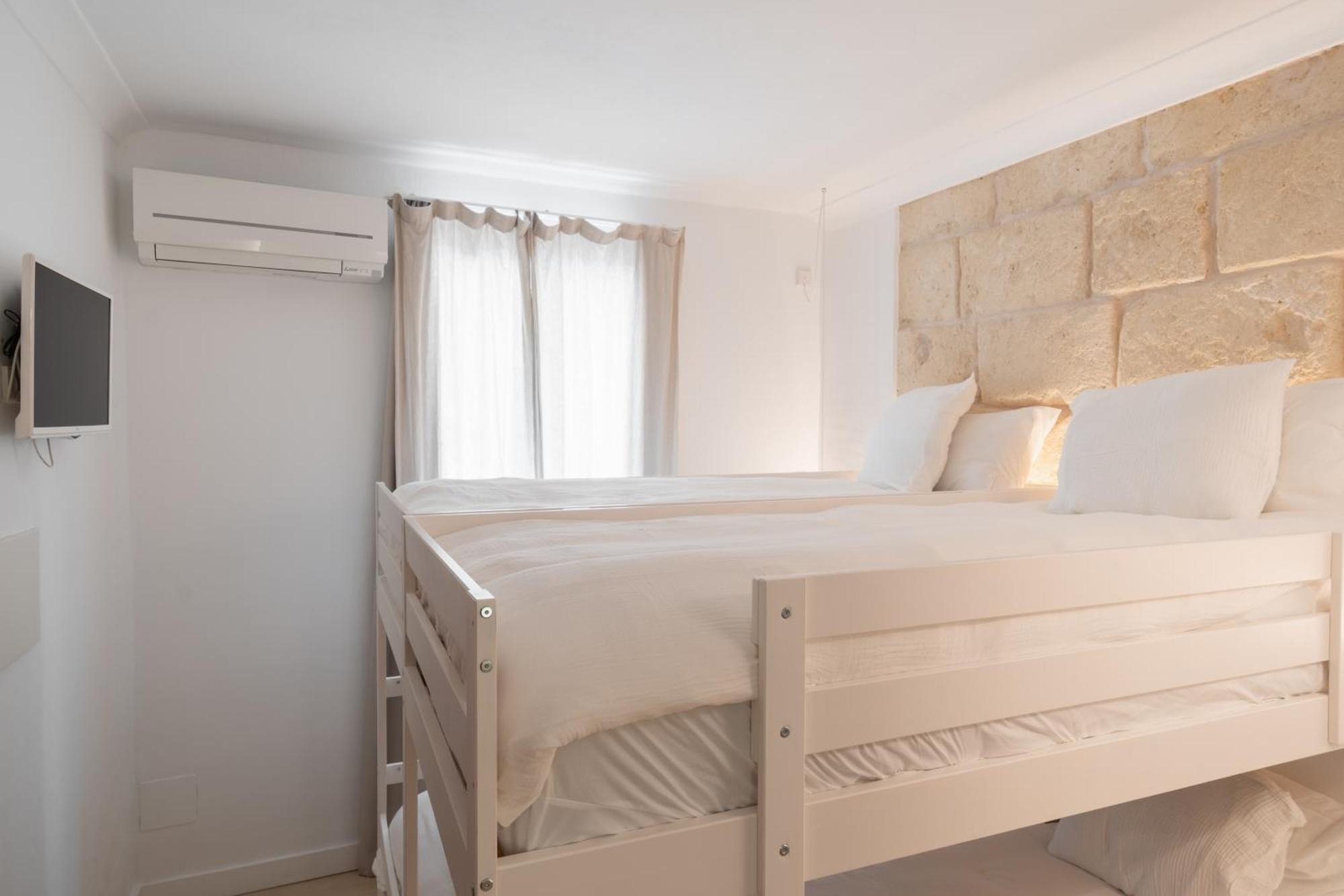 Llonga'S Hostel Ситадела Екстериор снимка